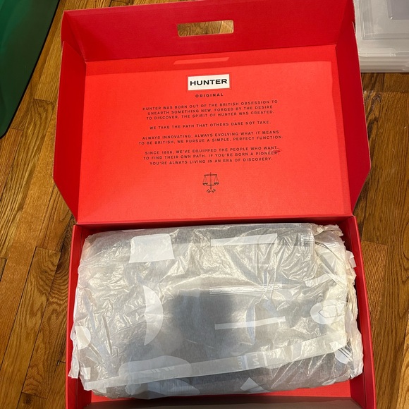 Hunter Red Boot Box - Picture 3 of 3